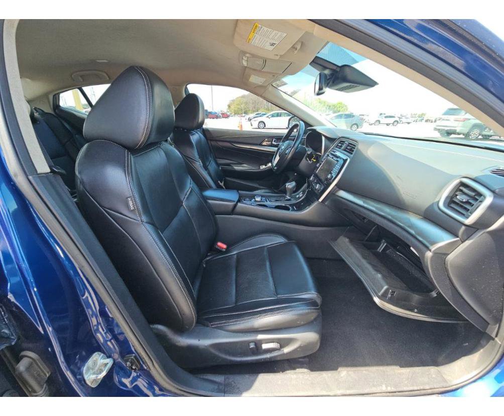 Used 2022 Nissan Maxima SV w/ Floor Mat Group FWD image 9