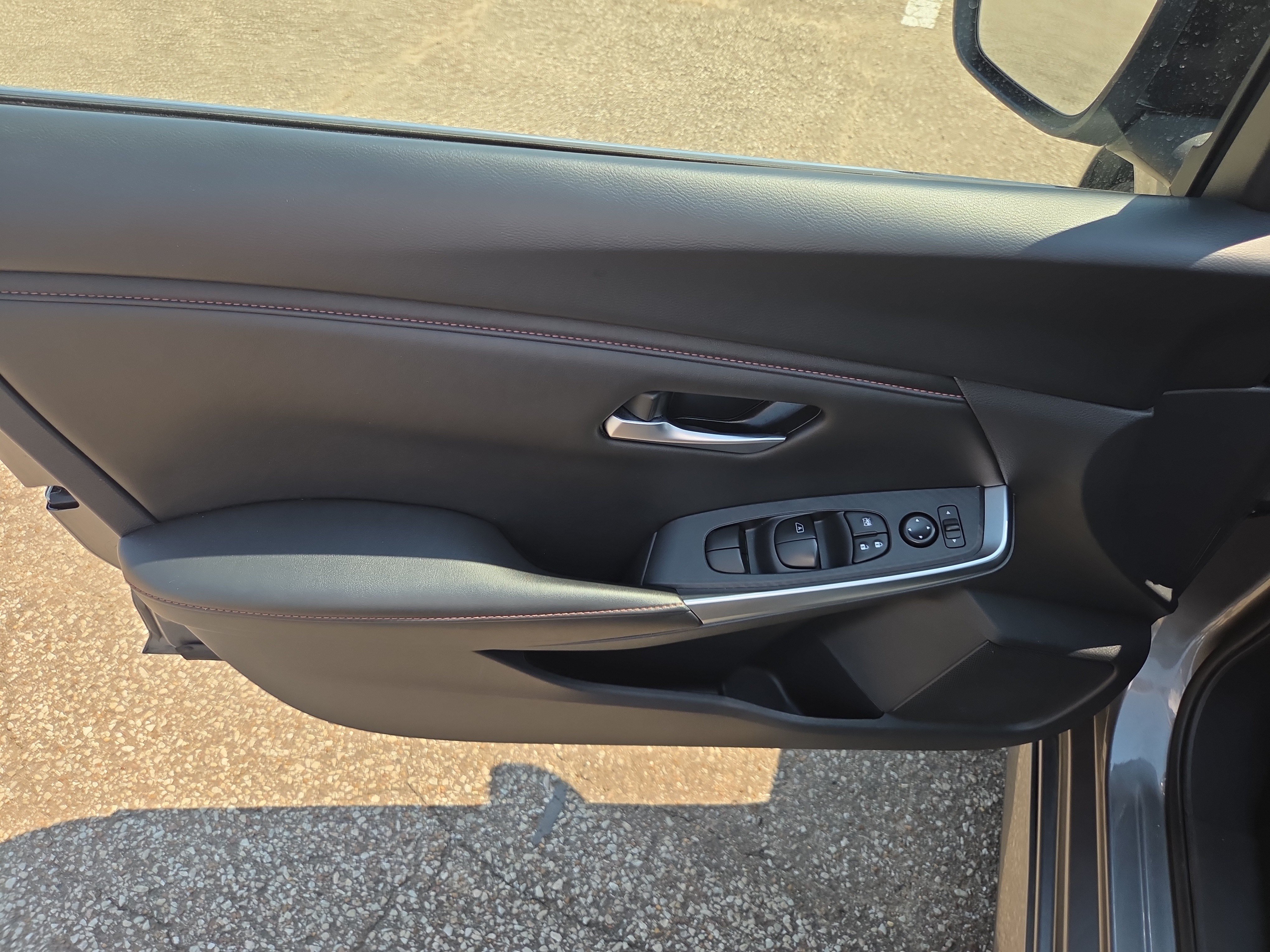 Used 2025 Nissan Sentra SR FWD image 6