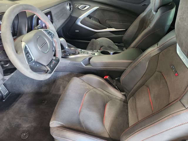 Used 2019 Chevrolet Camaro ZL1 RWD image 4