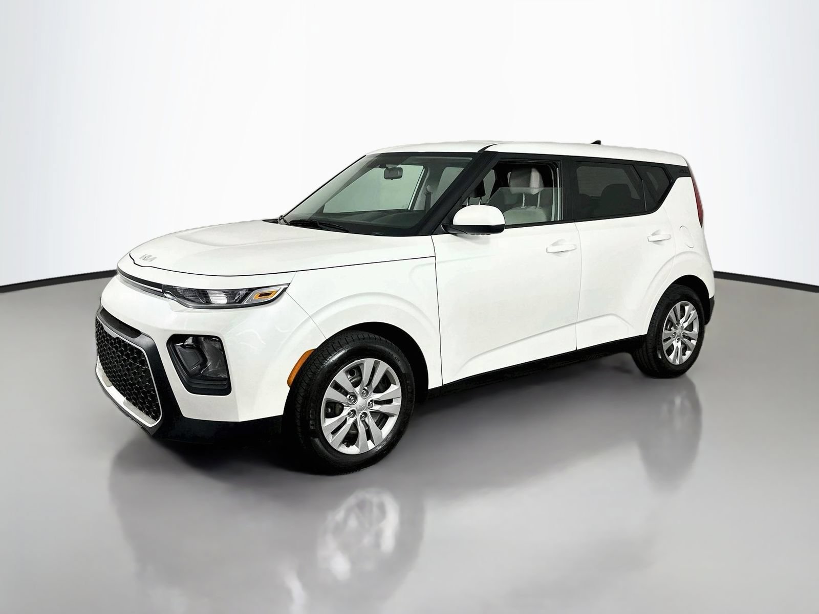 Used 2022 Kia Soul LX FWD image 3