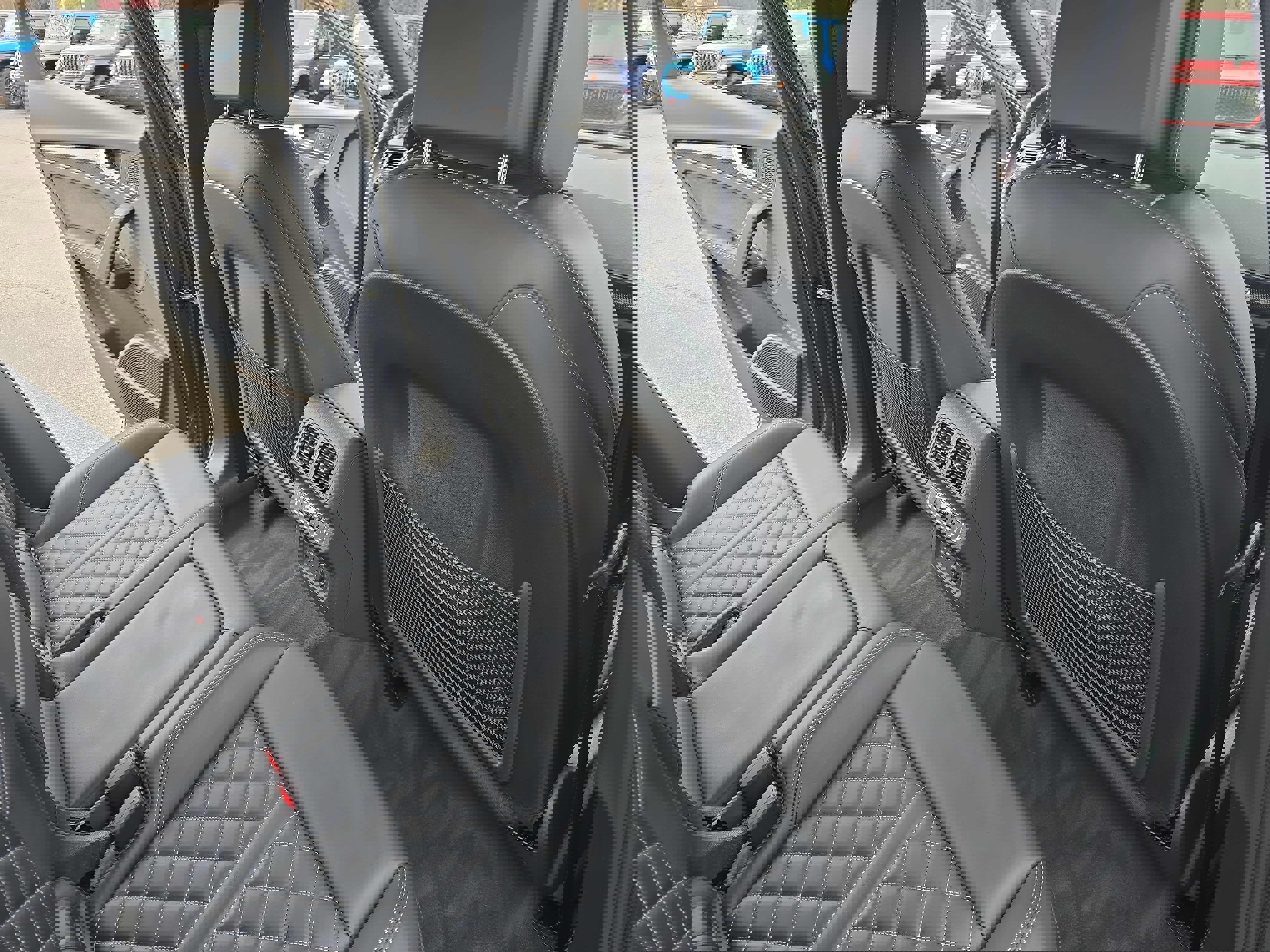 Used 2024 Audi SQ5 Prestige image 11