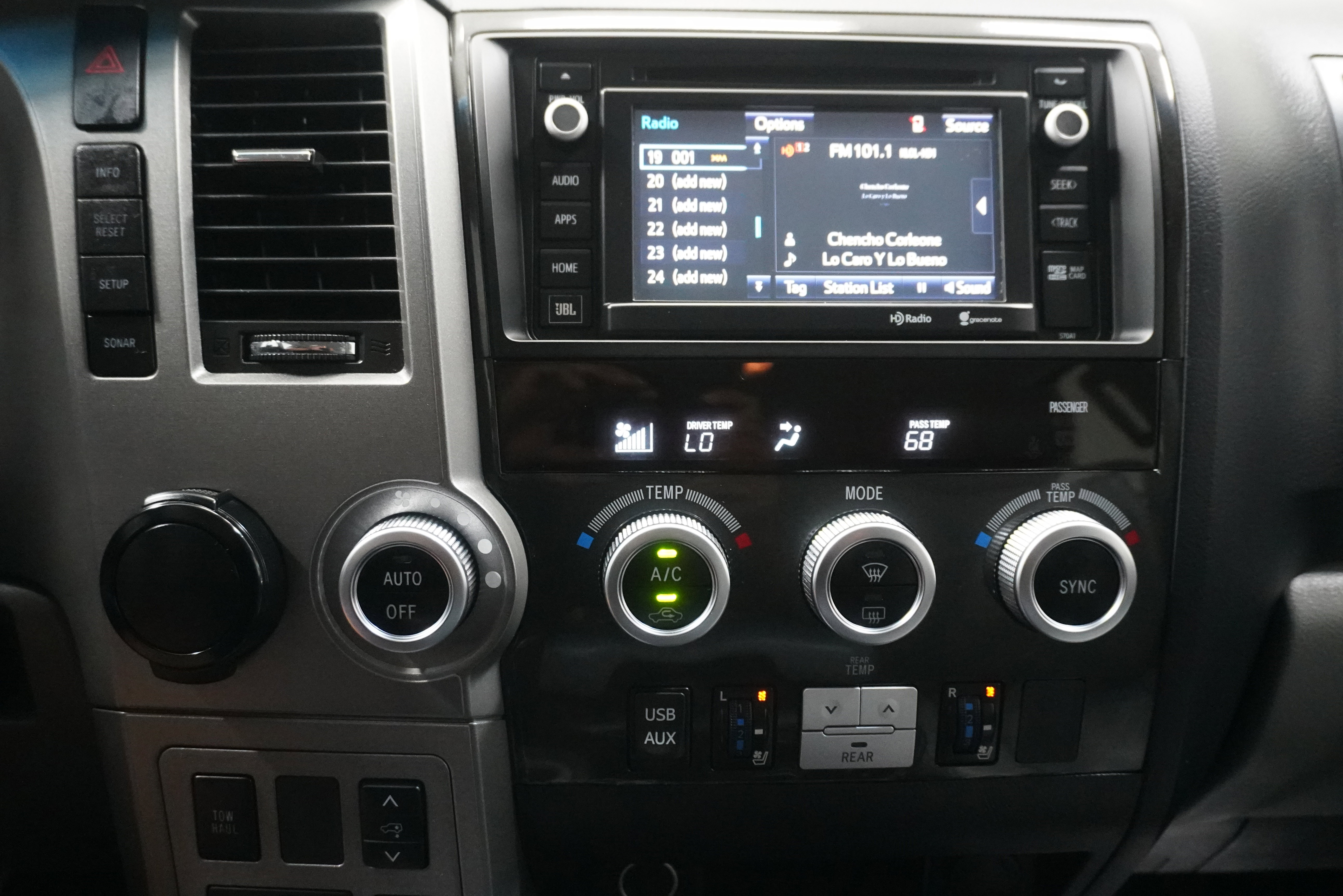 Used 2015 Toyota Sequoia Platinum image 24