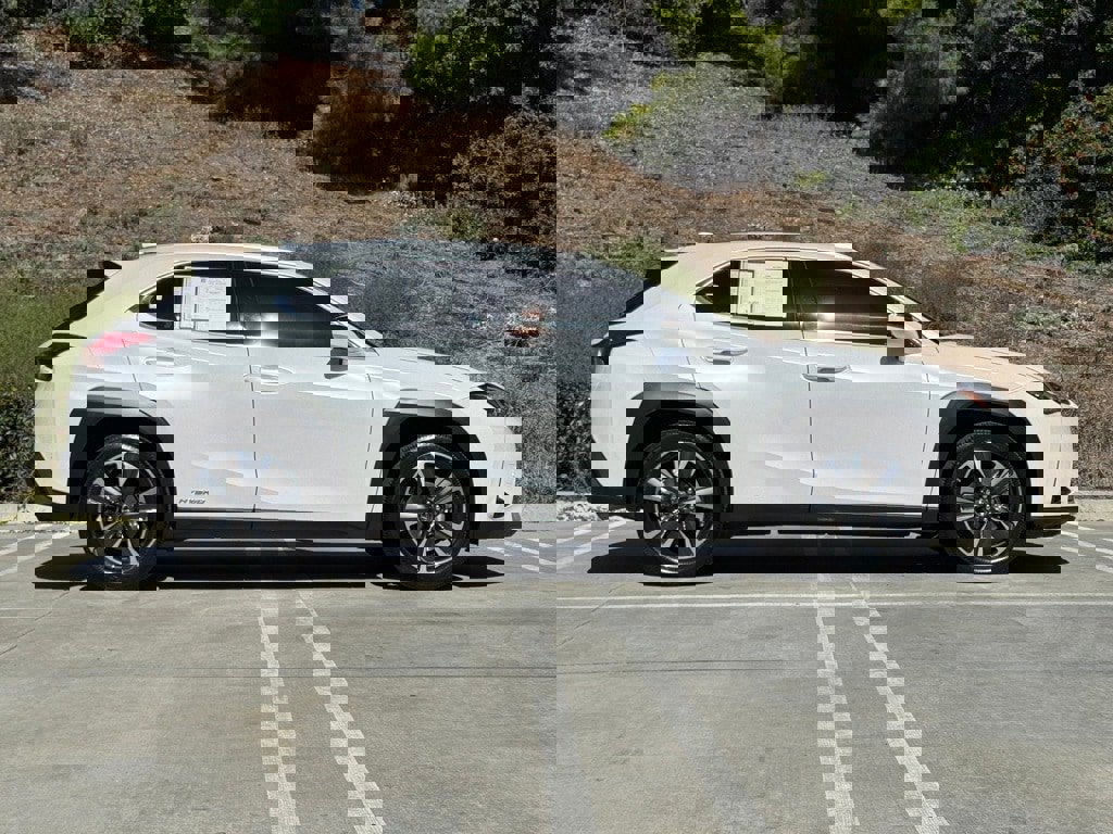 Certified 2022 Lexus UX 250h image 11