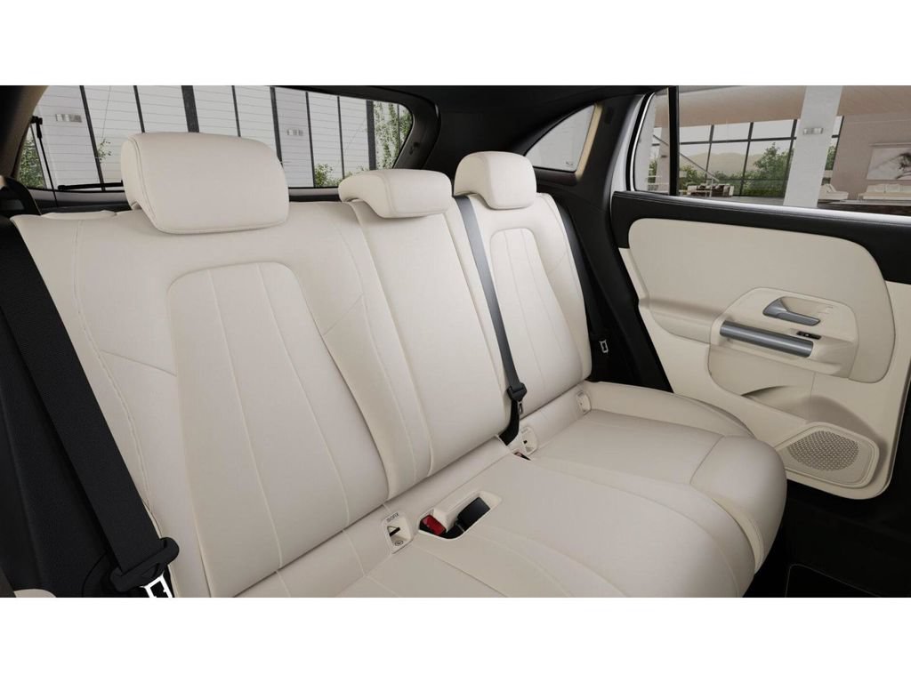 New 2026 Mercedes-Benz GLA 250 4MATIC image 5