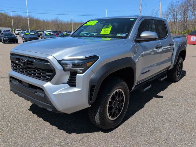 Certified 2024 Toyota Tacoma TRD Off-Road w/ TRD Off Road Upgrade Package AWD/4WD image 2