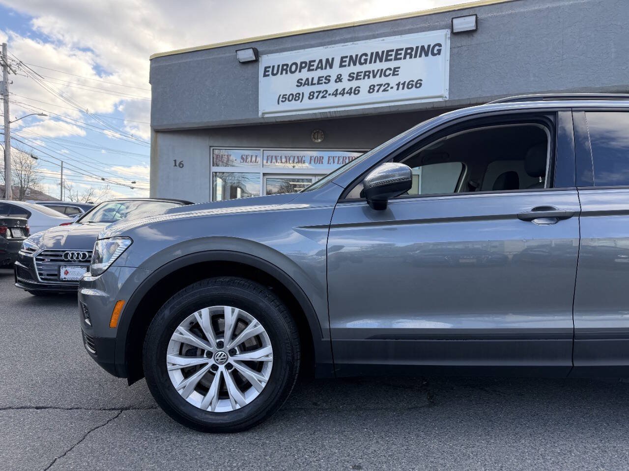Used 2018 Volkswagen Tiguan S w/ 3rd Row Seat Package AWD/4WD image 12