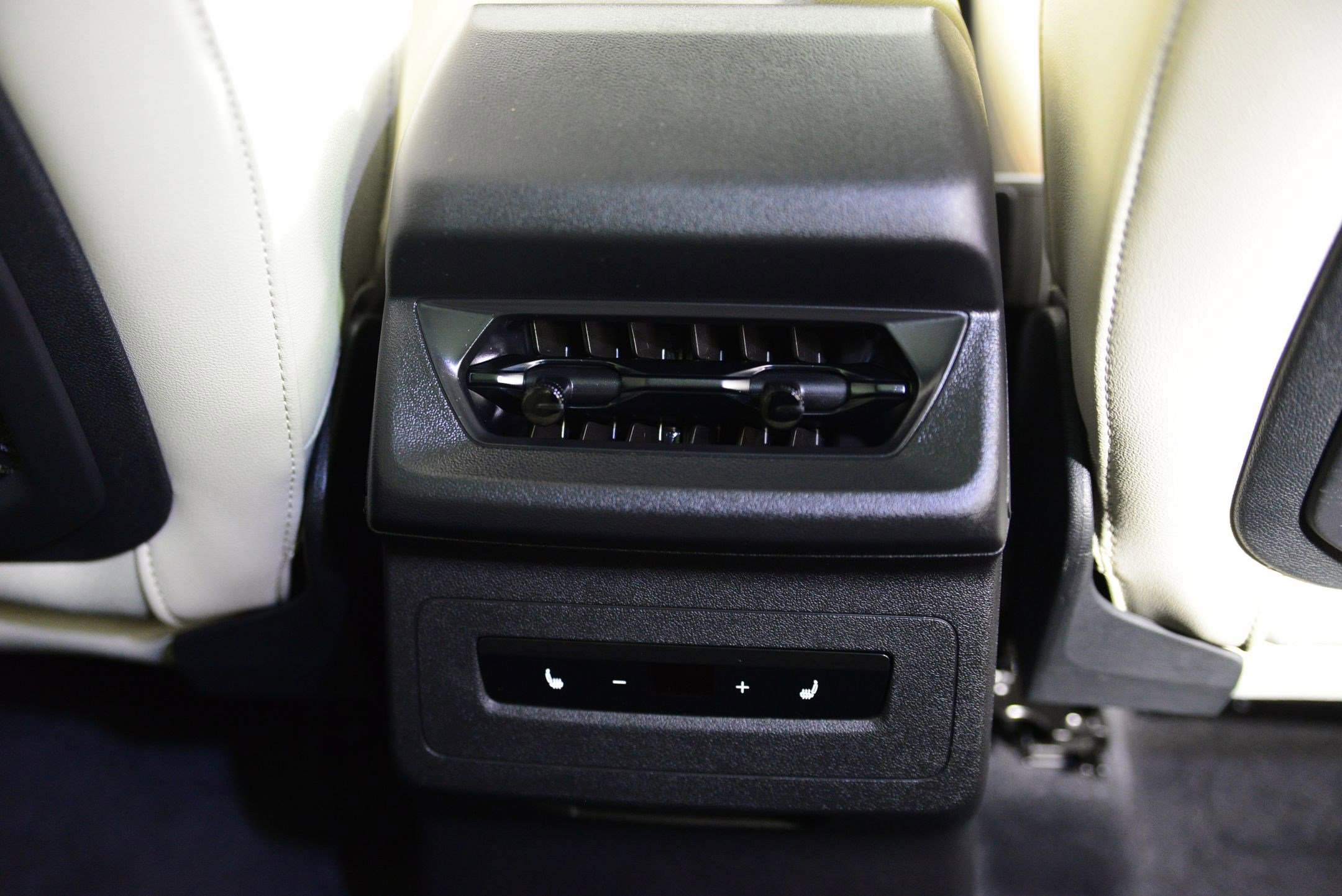 Certified 2025 Audi Q6 e-tron Premium w/ Convenience Package image 22