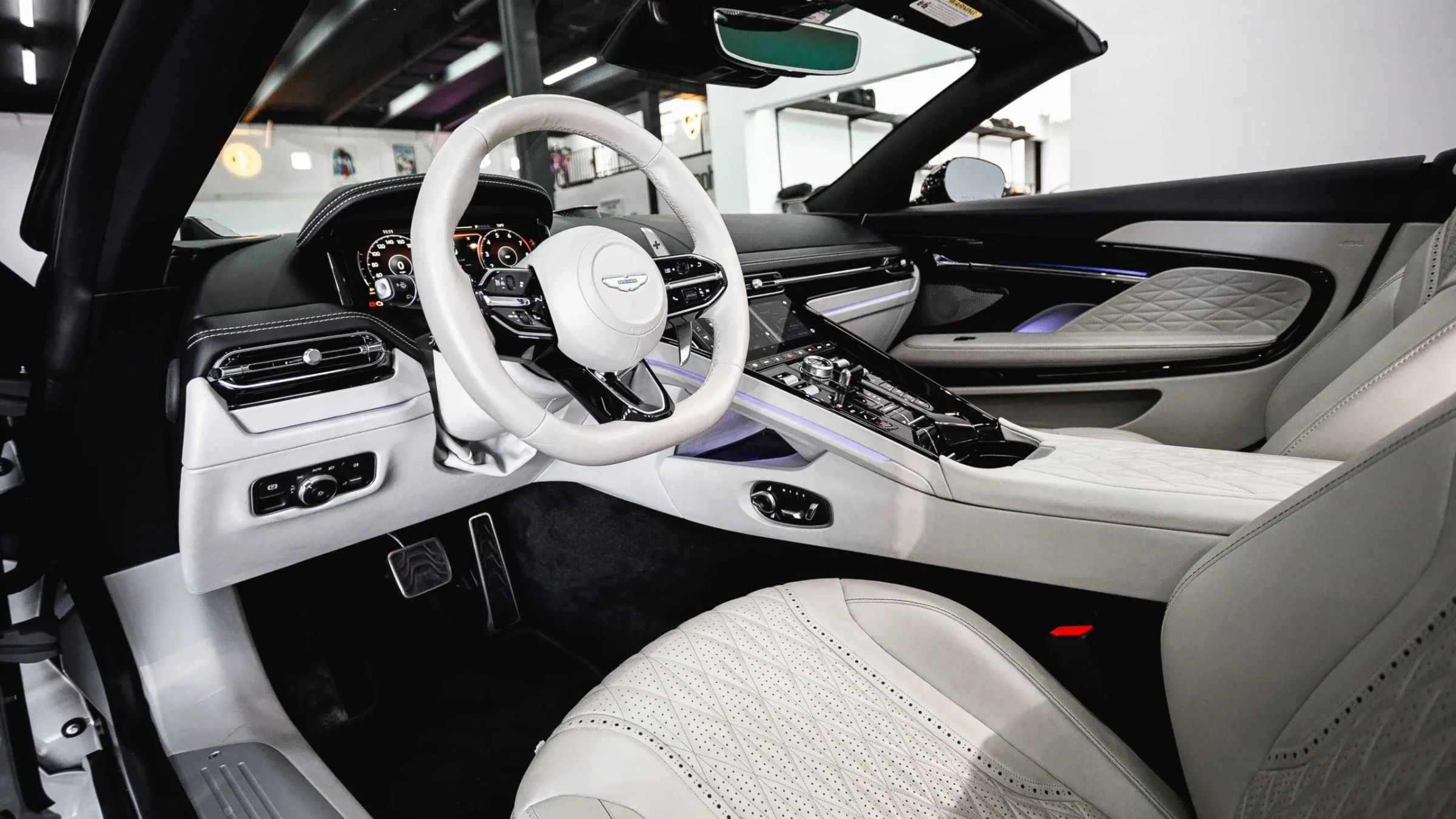 Used 2024 Aston Martin DB12 Convertible RWD image 28