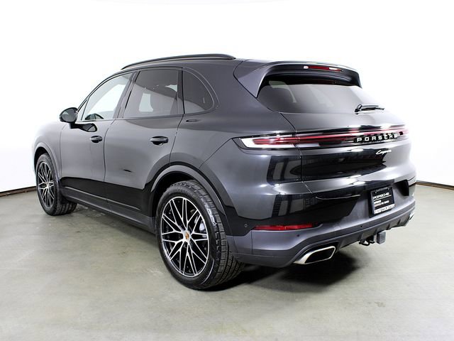 Certified 2025 Porsche Cayenne image 3