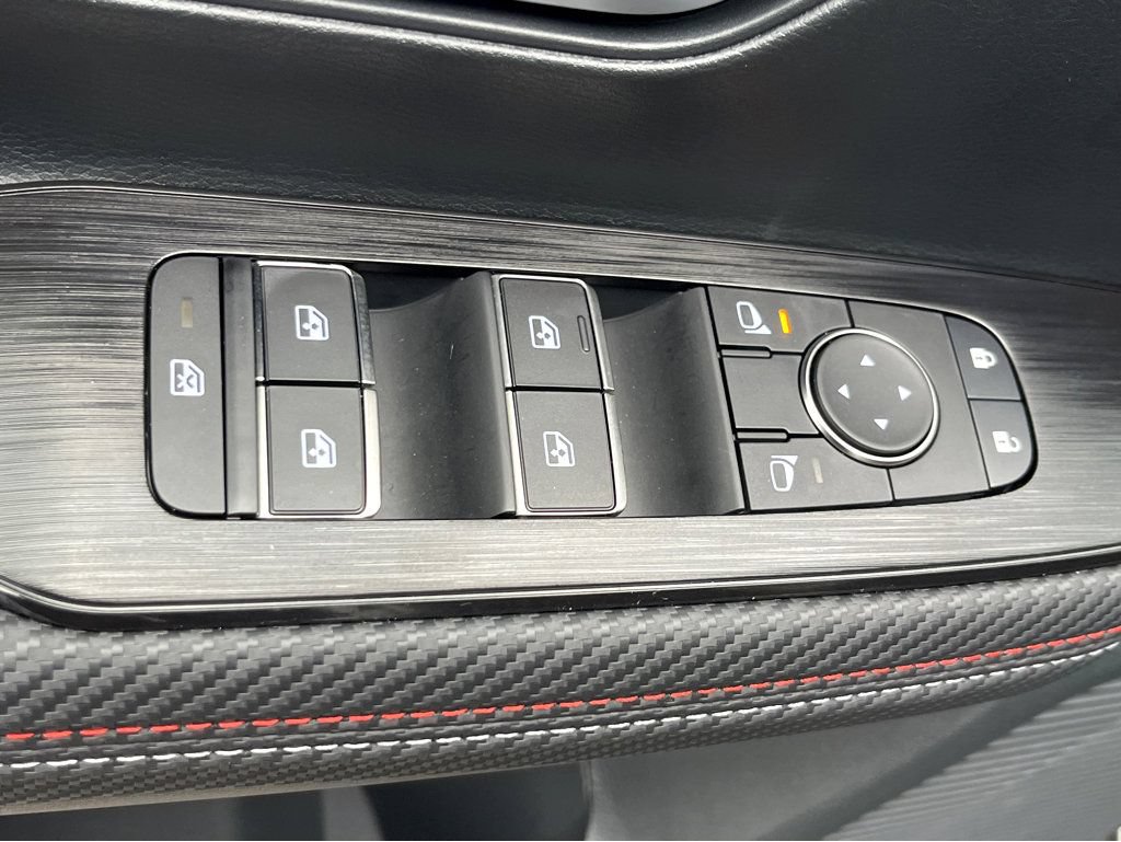 New 2025 Nissan Kicks SR FWD image 16