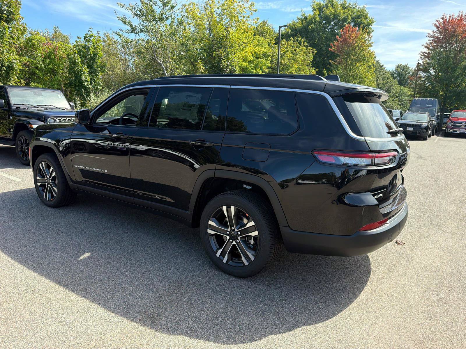 New 2027 Jeep Grand Cherokee L Limited AWD/4WD image 3