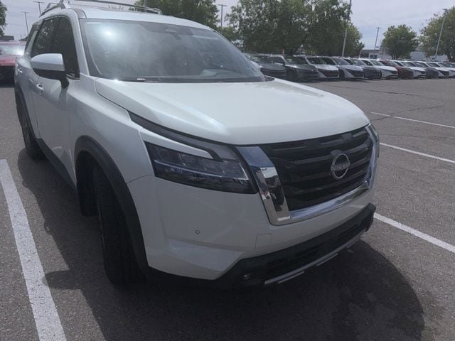 Certified 2022 Nissan Pathfinder SL w/ SL Premium Package AWD/4WD image 1