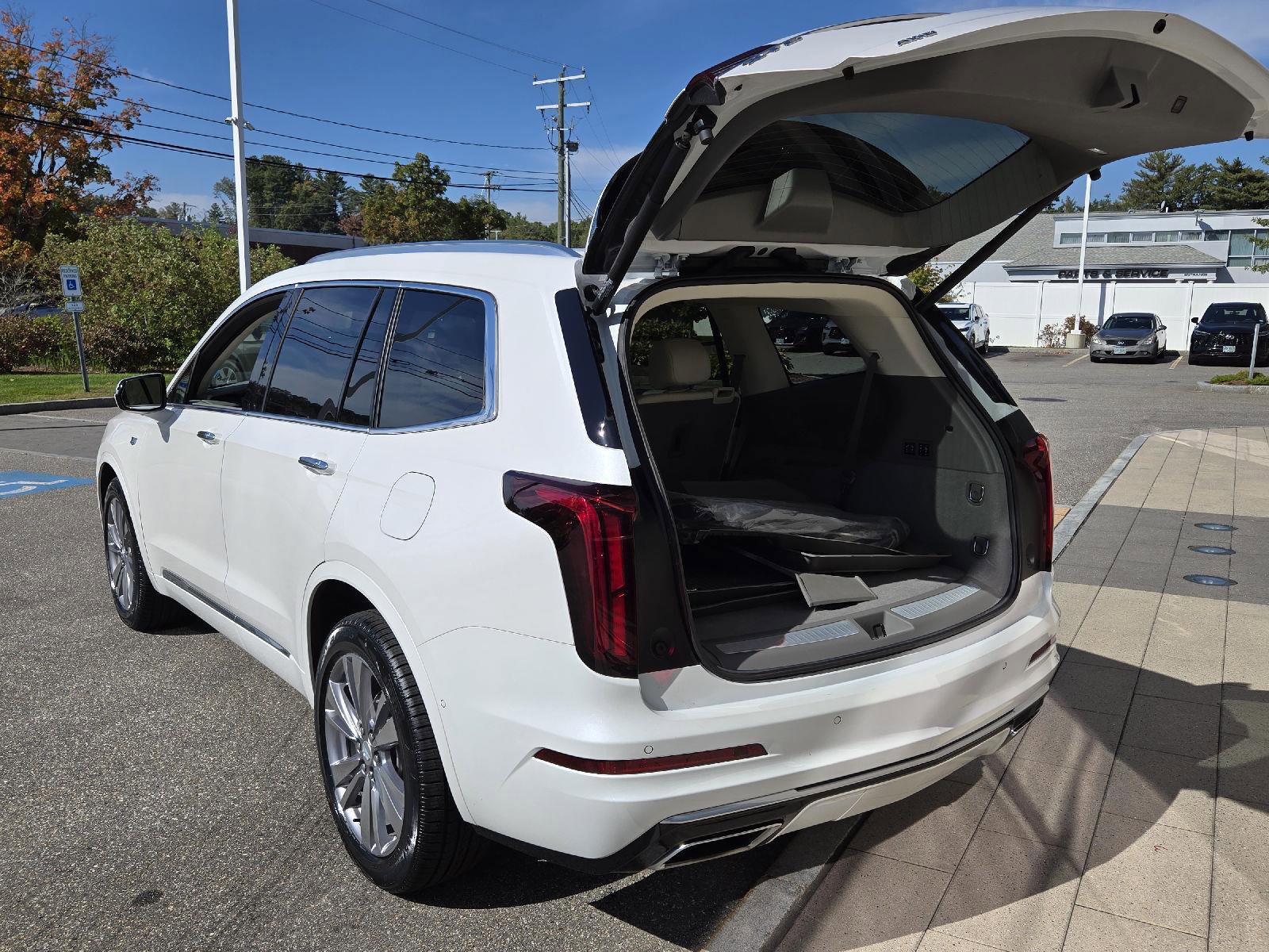 Used 2024 Cadillac XT6 Premium Luxury w/ Technology Package image 20