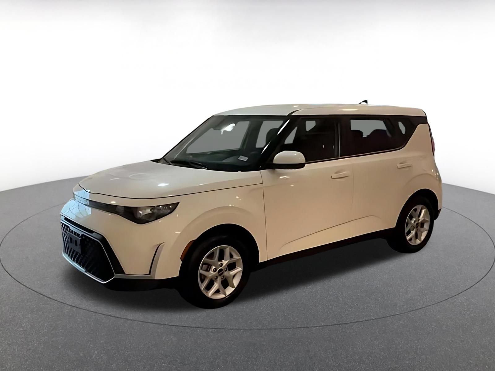 Used 2025 Kia Soul LX w/ LX Technology Package FWD image 7
