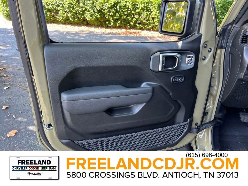 New 2025 Jeep Gladiator Sport AWD/4WD image 17