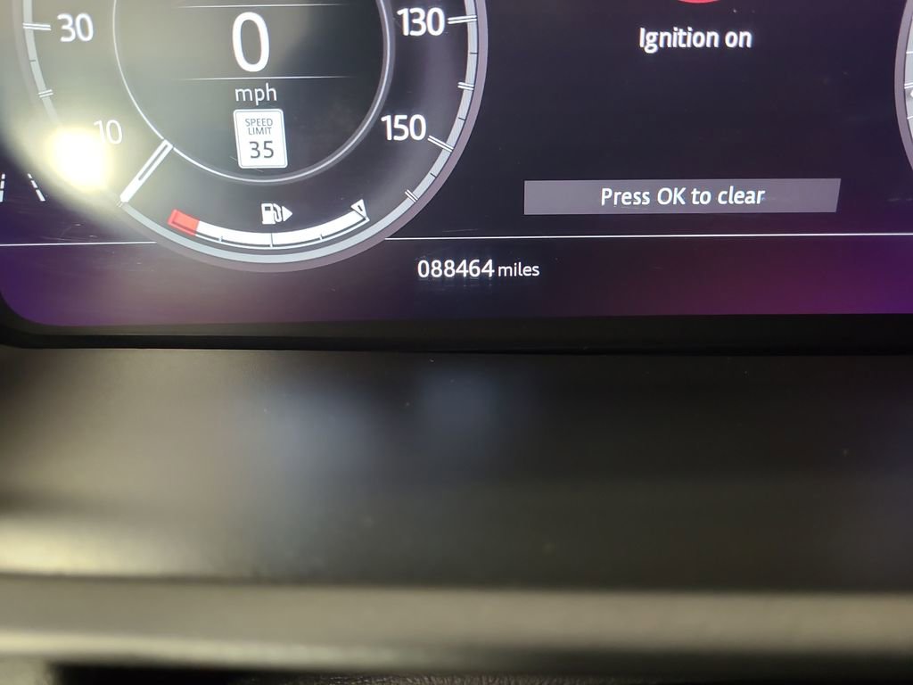 Used 2020 Land Rover Discovery HSE image 11