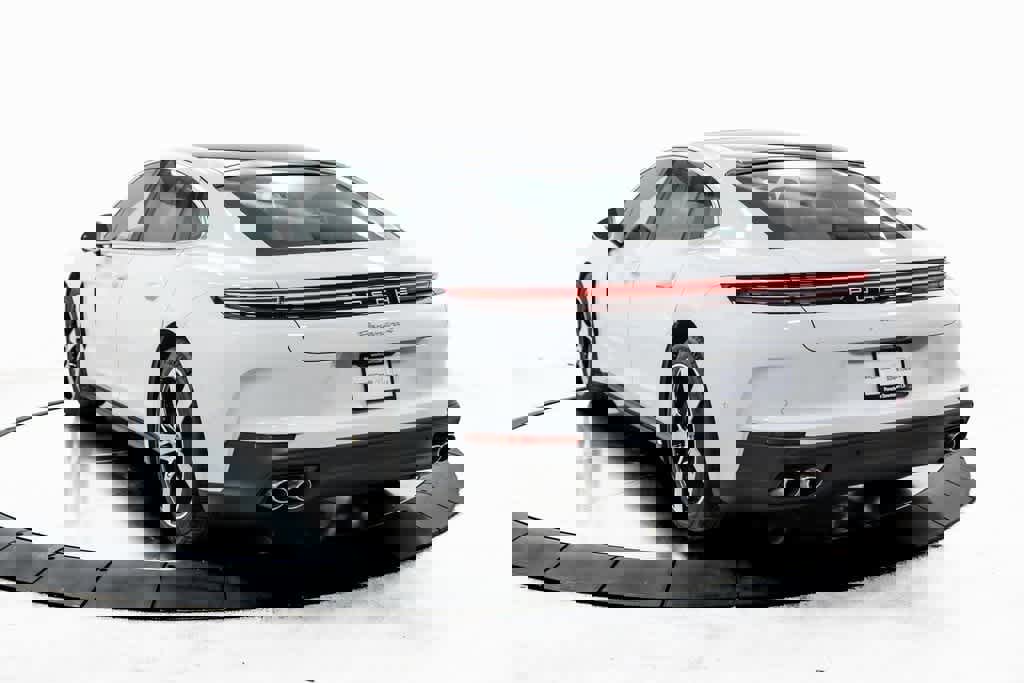 New 2025 Porsche Panamera 4 image 3