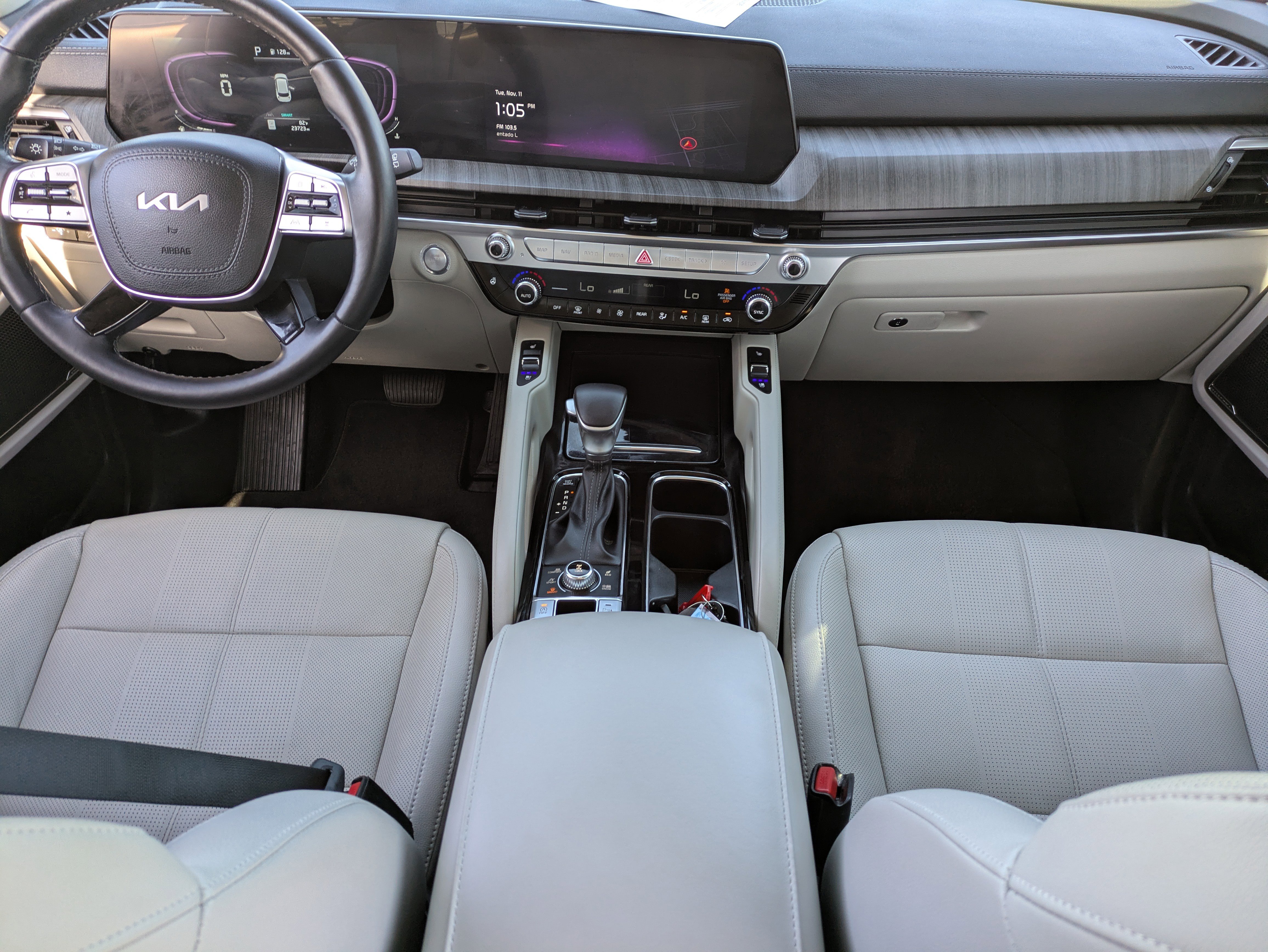 Used 2024 Kia Telluride EX w/ EX Captain's Chair Package image 16