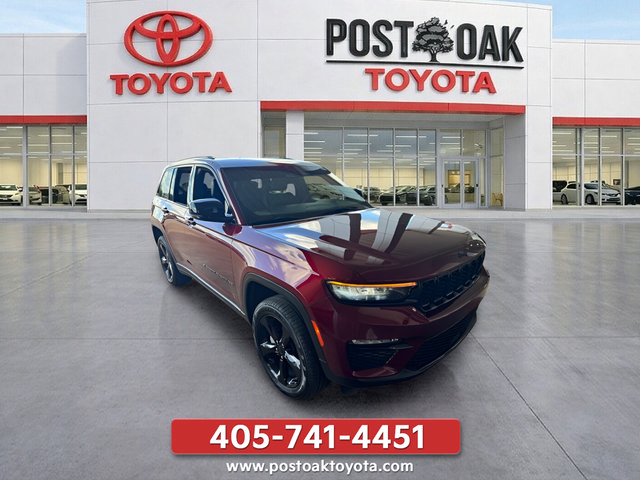 Used 2025 Jeep Grand Cherokee Limited w/ Black Appearance Package AWD/4WD image 3