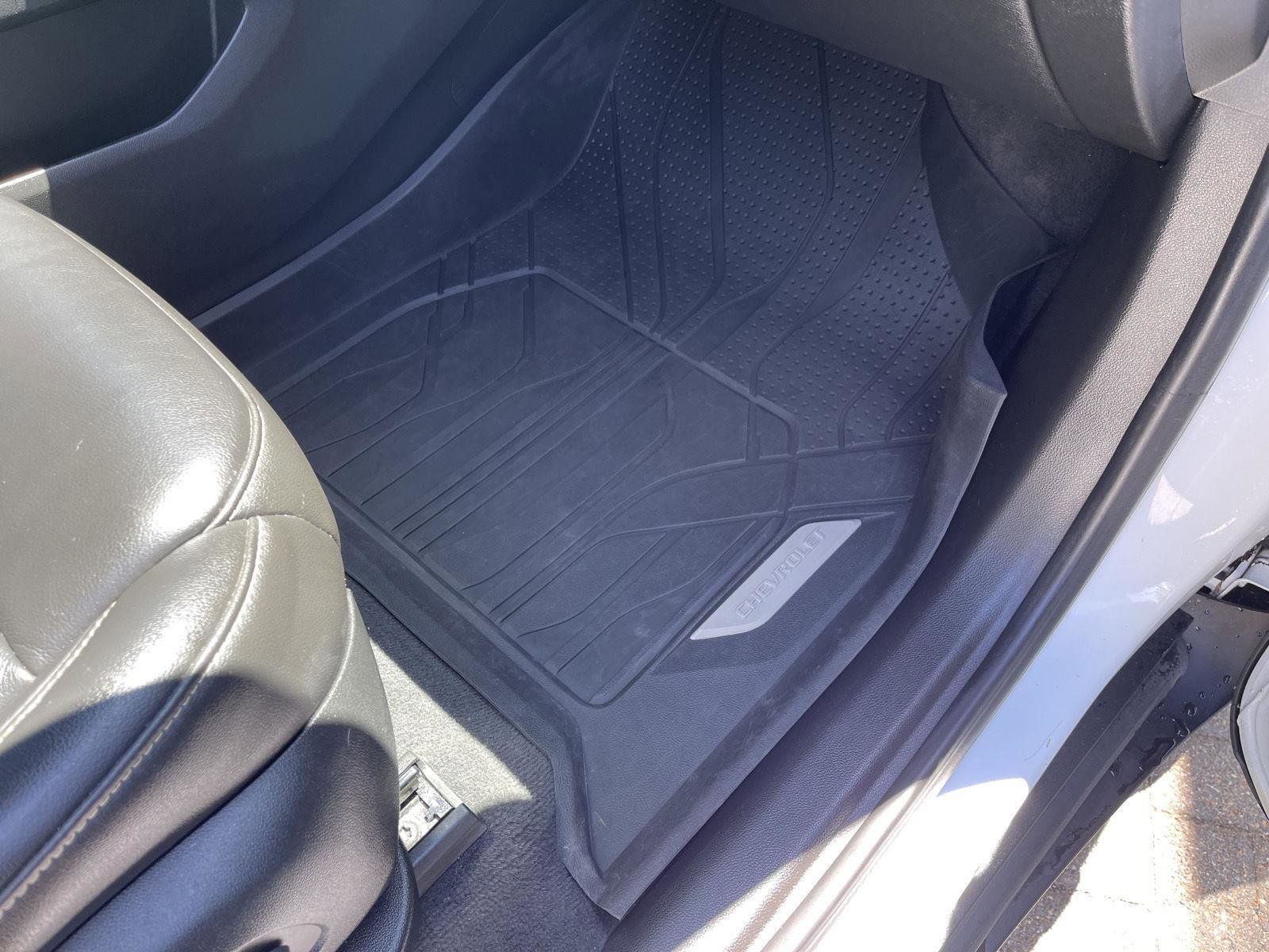 Used 2023 Chevrolet Traverse LT w/ LPO, Floor Liner Package FWD image 37
