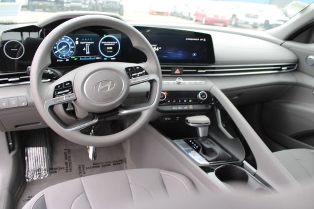Used 2024 Hyundai Elantra Blue FWD image 11