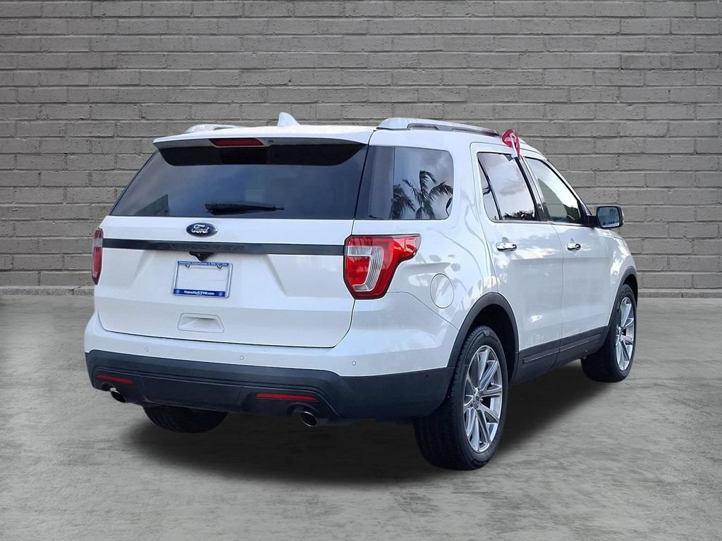 Used 2016 Ford Explorer Limited w/ Equipment Group 301A FWD image 9