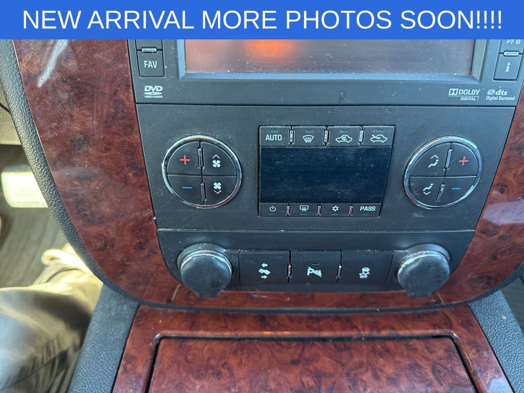 Used 2013 Chevrolet Avalanche LTZ AWD/4WD image 14