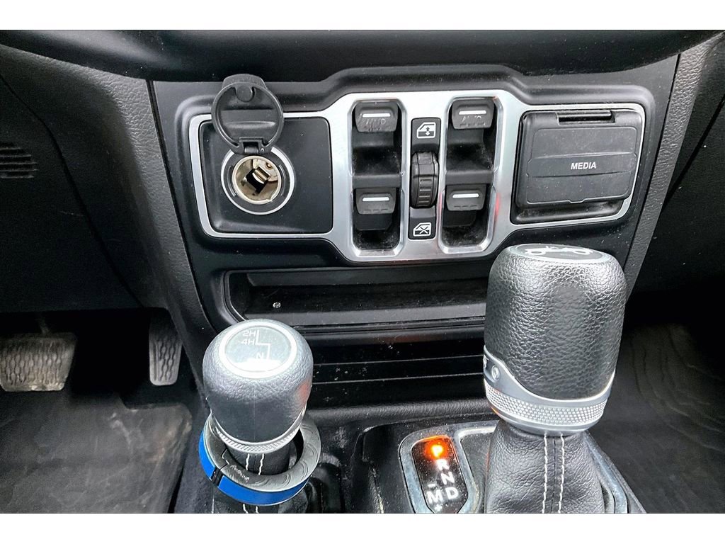 Used 2019 Jeep Wrangler Unlimited Sahara w/ Uconnect 4C Nav & Sound Group image 29