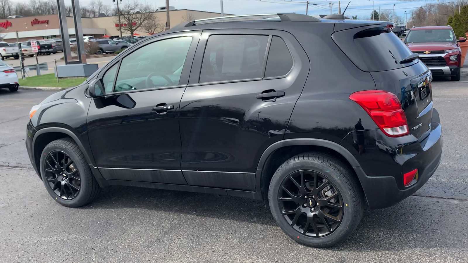 Certified 2022 Chevrolet Trax LT w/ Midnight Edition image 6