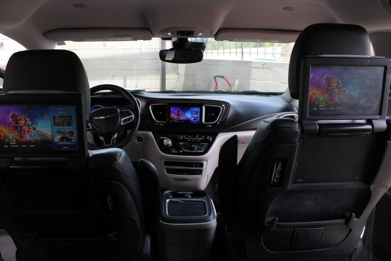 Used 2017 Chrysler Pacifica Touring-L Plus w/ Advanced Safetytec Group image 16