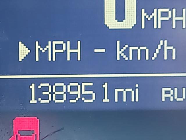 Used 2016 Chrysler Town & Country Touring FWD image 12