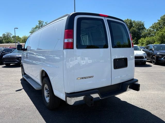 Used 2024 Chevrolet Express 2500 w/ Driver Convenience Package RWD image 3