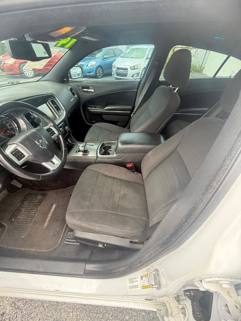 Used 2014 Dodge Charger SXT RWD image 8