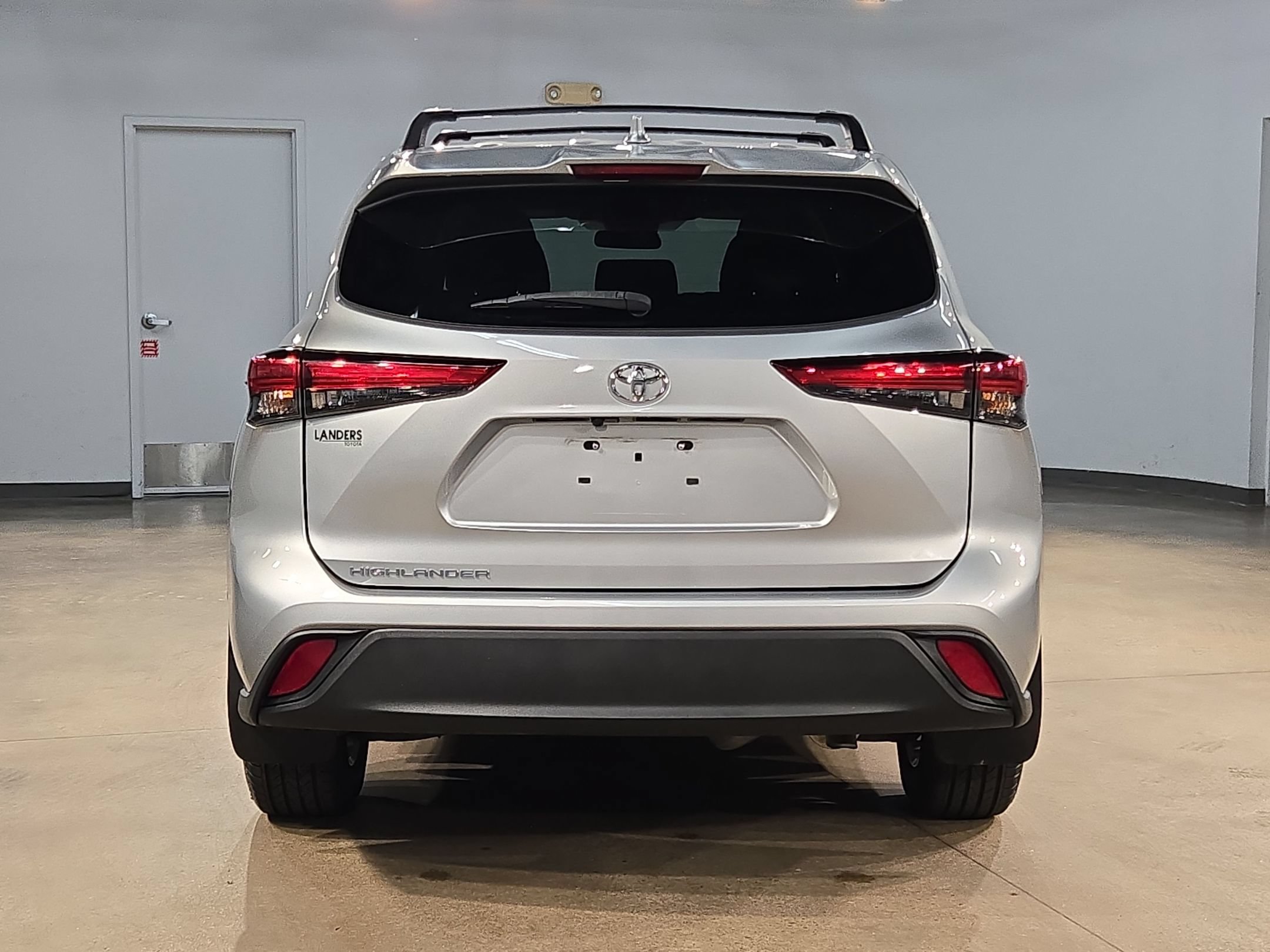 Used 2021 Toyota Highlander L FWD image 6