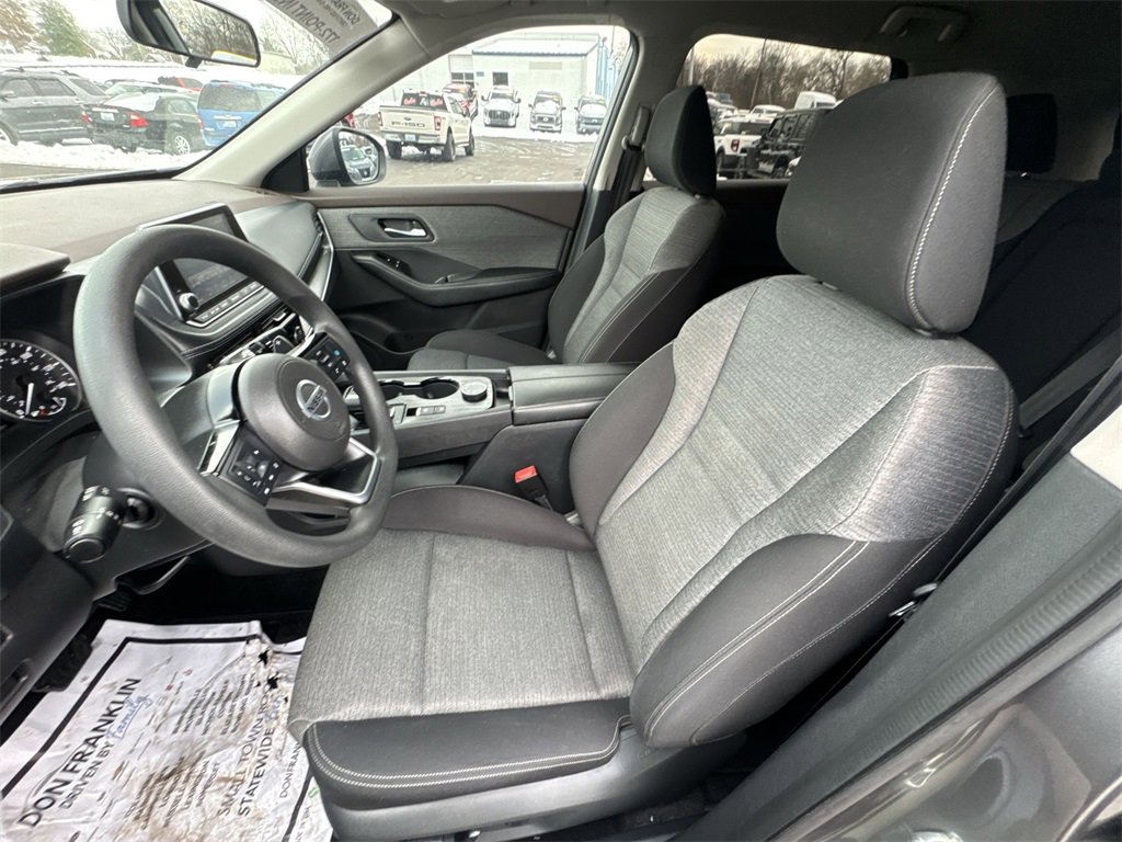 Used 2021 Nissan Rogue SV image 11