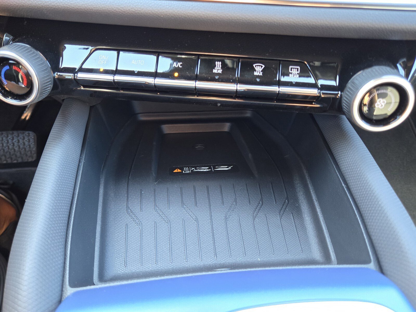 New 2026 Chevrolet Equinox EV LT AWD/4WD image 14