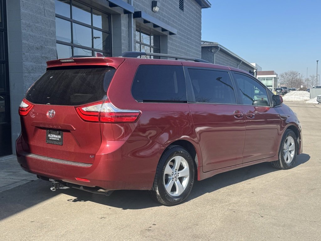 Used 2018 Toyota Sienna LE image 52