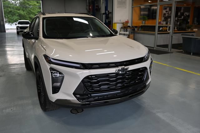 New 2026 Chevrolet Trax ACTIV w/ Sunroof Package FWD image 3