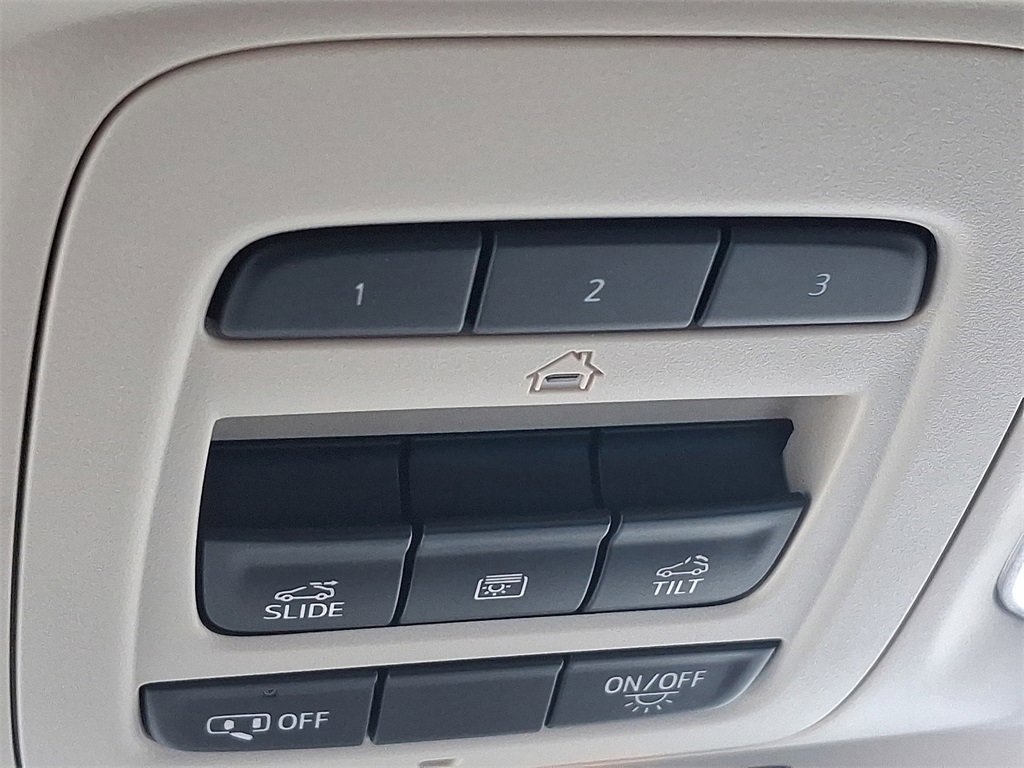 Used 2023 Buick Envision Avenir image 28