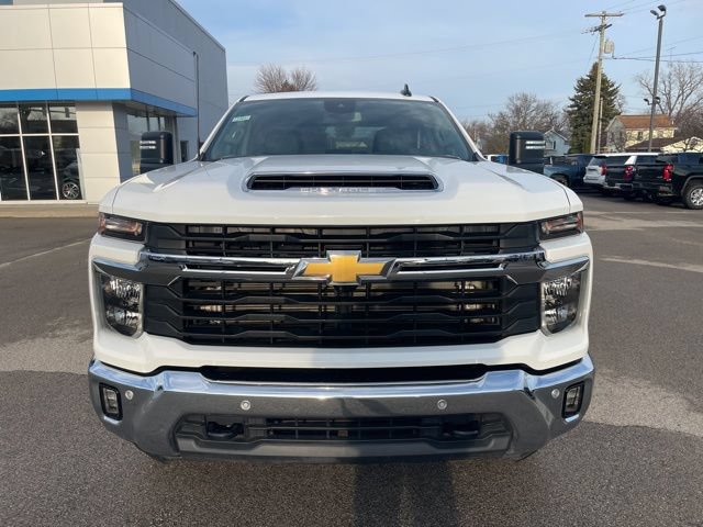Used 2025 Chevrolet Silverado 2500 LT w/ Safety Package AWD/4WD image 3