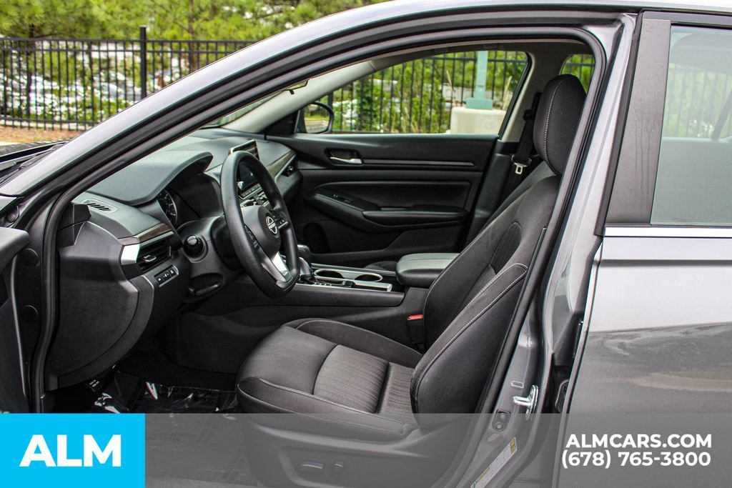 Used 2024 Nissan Altima 2.5 SV FWD image 16