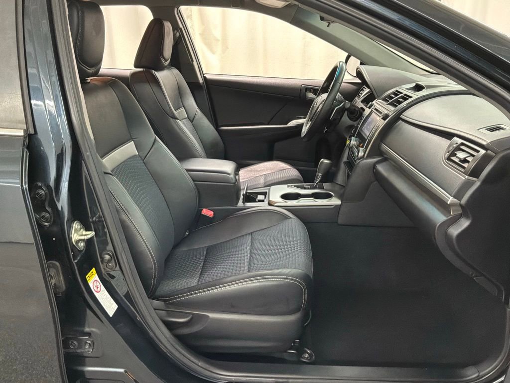 Used 2014 Toyota Camry SE image 26