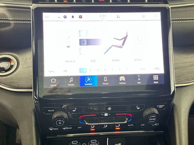 Used 2024 Jeep Grand Cherokee Limited w/ Black Appearance Package AWD/4WD image 15