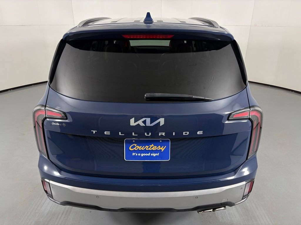 Used 2023 Kia Telluride EX w/ EX Captain's Chair Package FWD image 7