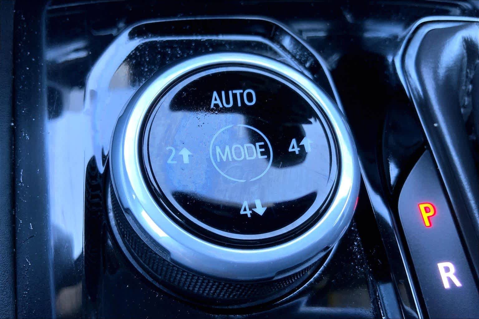 Used 2024 Chevrolet Colorado Trail Boss w/ Technology Package AWD/4WD image 35