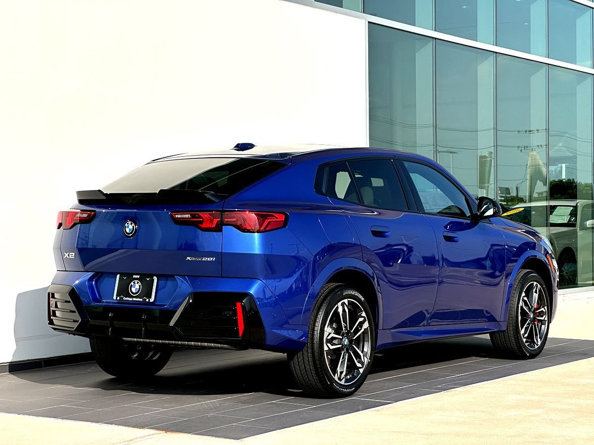New 2026 BMW X2 xDrive28i w/ Technology Package AWD/4WD image 4