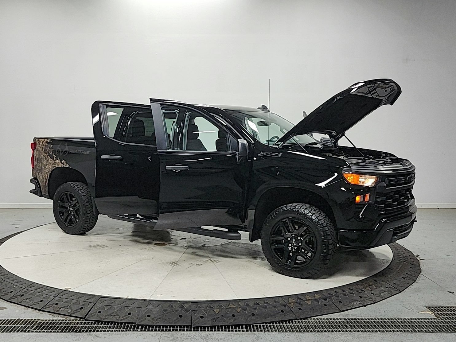 Used 2024 Chevrolet Silverado 1500 Custom Trail Boss w/ Realtree Special Edition AWD/4WD image 9