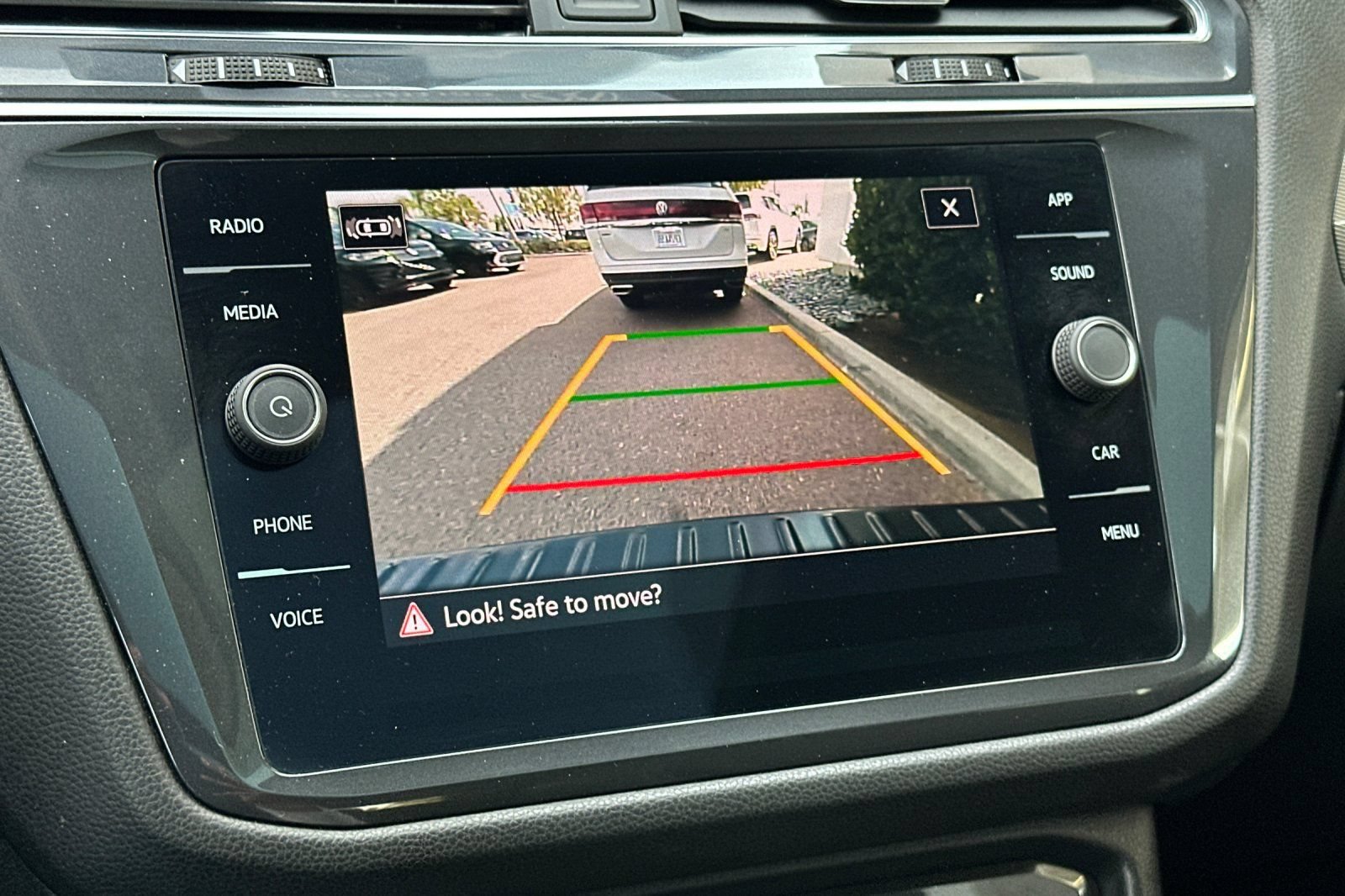 Used 2023 Volkswagen Tiguan SE w/ Panoramic Sunroof Package FWD image 20