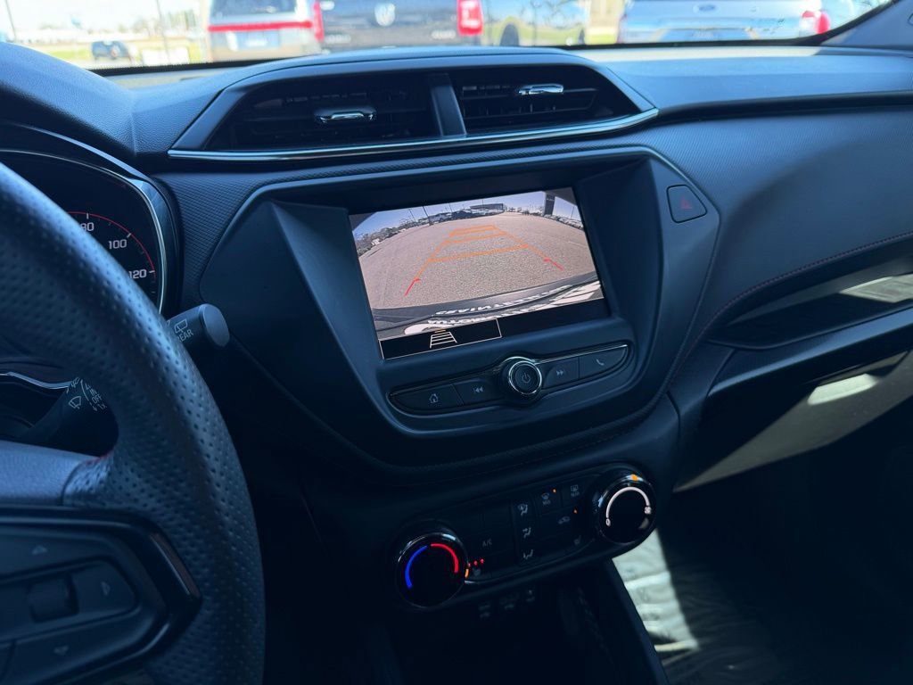 Used 2022 Chevrolet TrailBlazer RS w/ Driver Confidence Package image 19