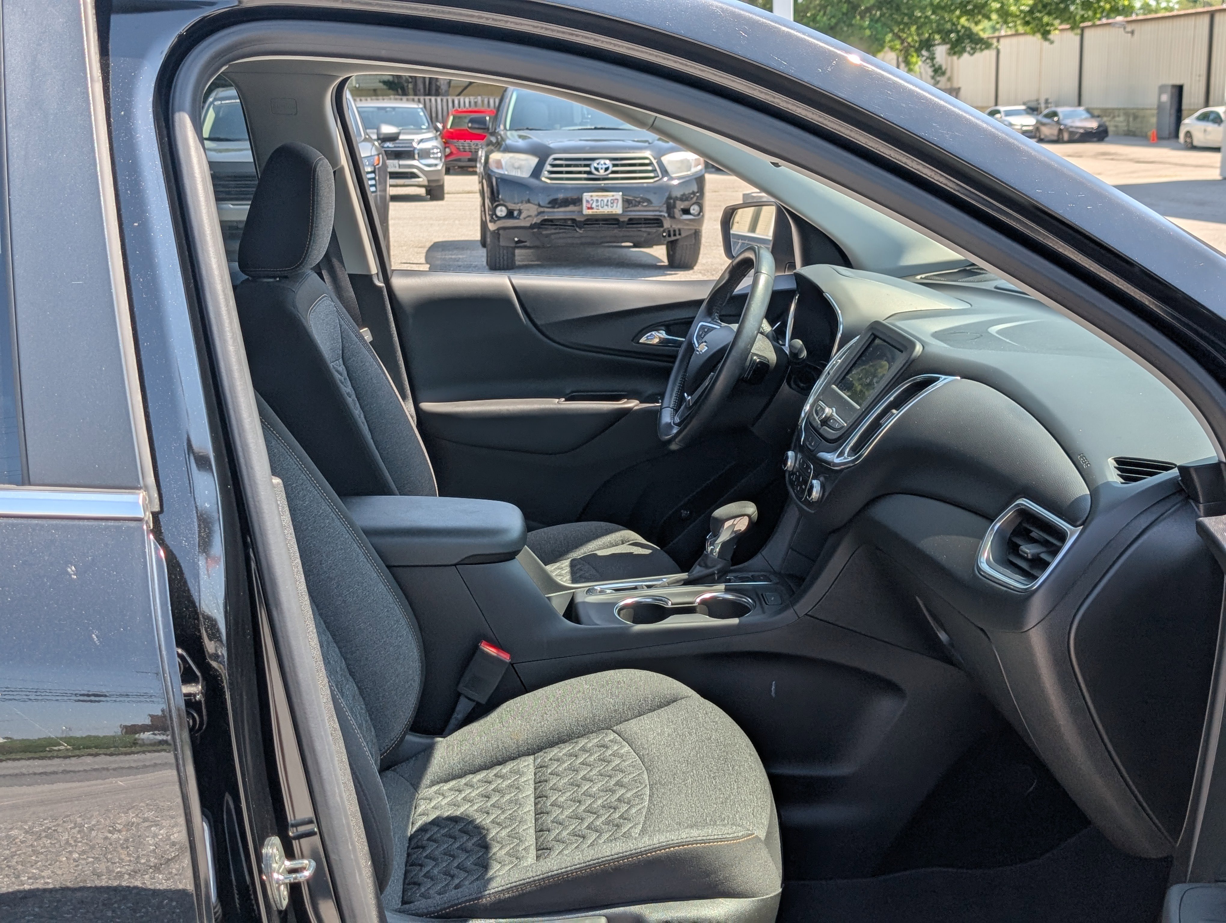 Used 2022 Chevrolet Equinox LT w/ Driver Convenience Package image 10